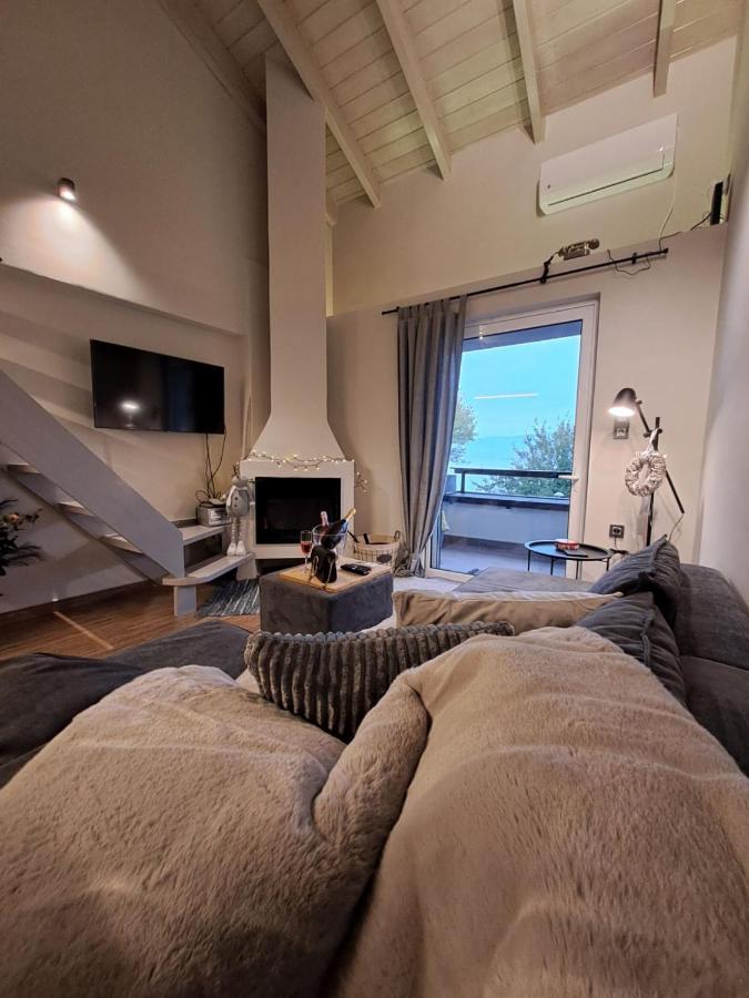 Vrachos Suites Aigio Esterno foto